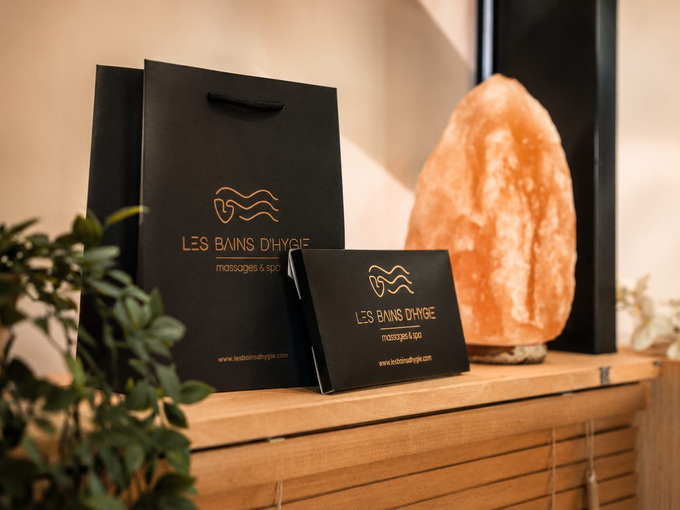 Coffret et sac cadeau Les Bains d'Hygie — bon cadeau spa près de Montpellier