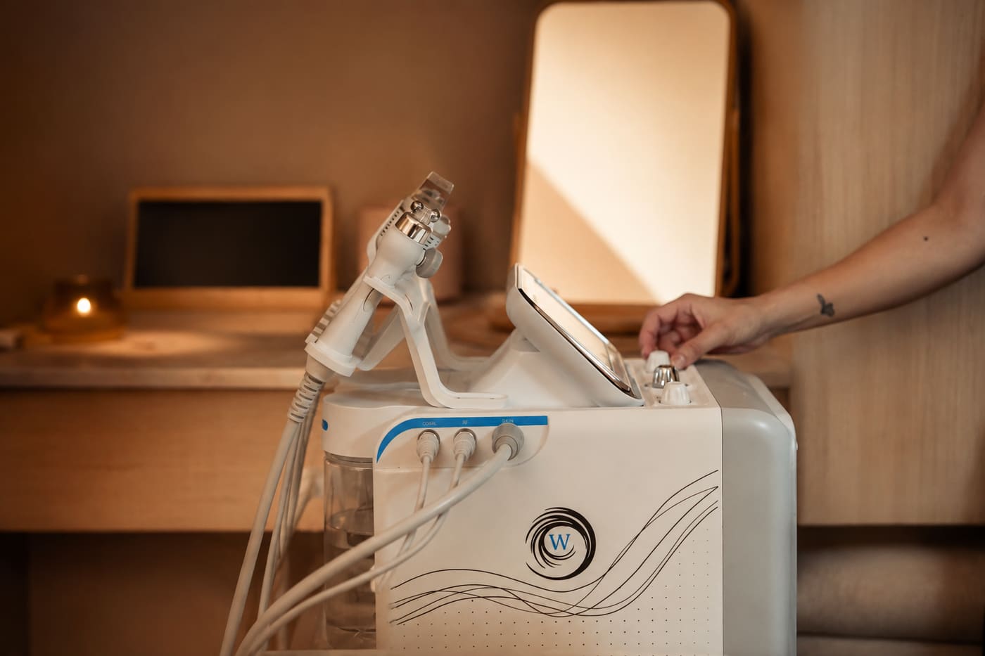 Appareil Hydrafacial — Les Bains d'Hygie